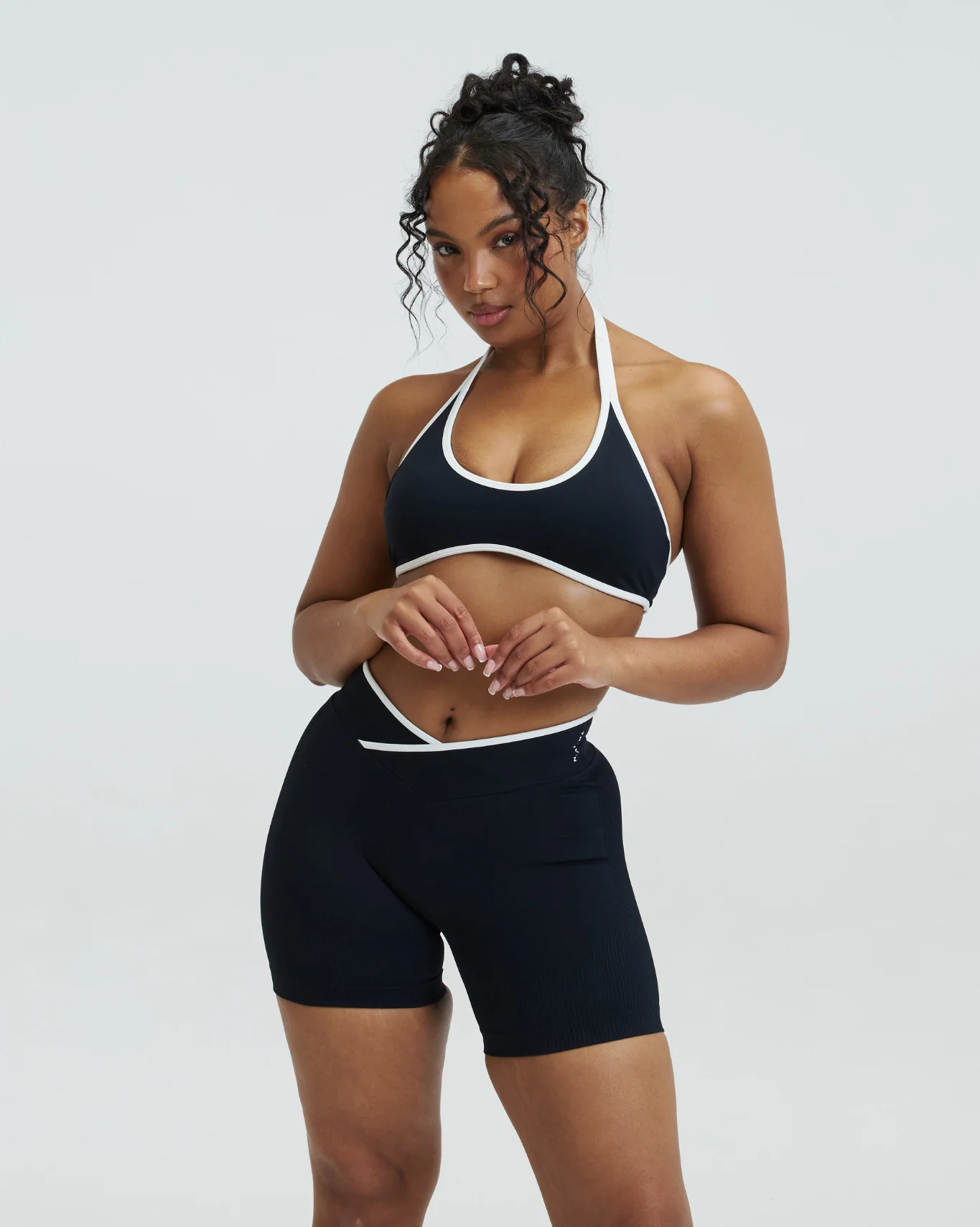 Elevate™ Outline Short Scrunch Shorts | Night Black - Image 4
