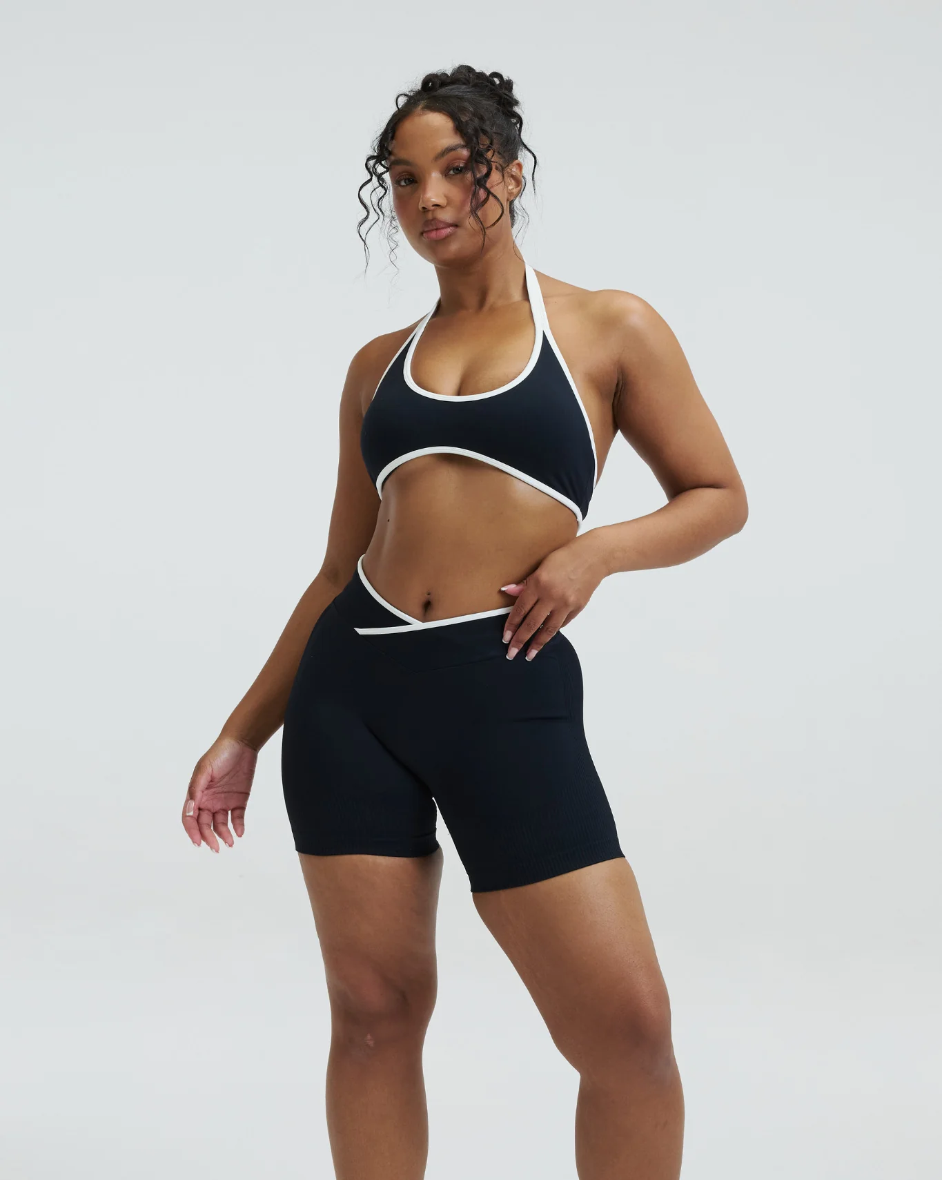 Elevate™ Outline Short Scrunch Shorts | Night Black - Image 5